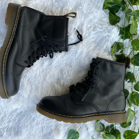 Dr. Martens Shoes - Dr. Martens boots size 6
